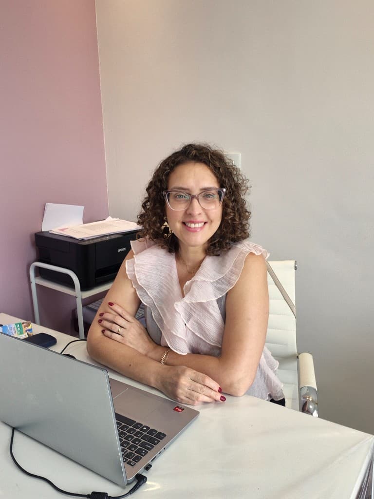 Carla Alessandra, responsável pela Ibella Estética e Saúde Integrativa